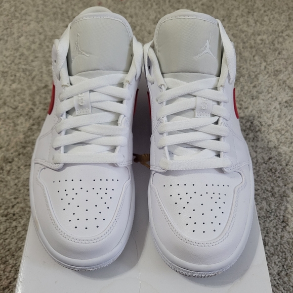 Women Air Jordan 1 Low - Picture 3 of 6